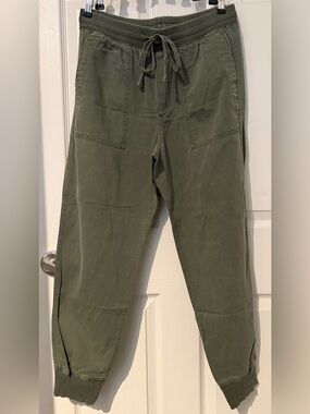 GAP Olive Green Utility Jogger Pants – Size Medium